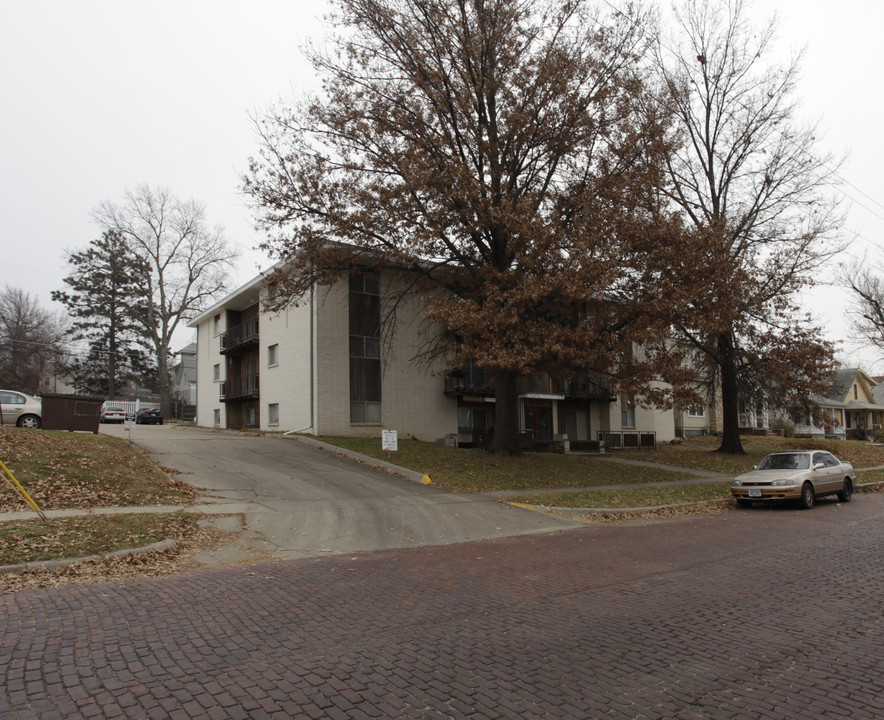 300 South 26th Street in Lincoln, NE - Building Photo