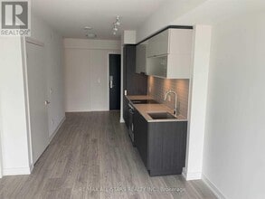 159 Wellesley St E in Toronto, ON - Building Photo - Building Photo