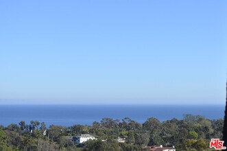 28811 Pacific Coast Hwy in Malibu, CA - Foto de edificio - Building Photo