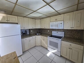 5335 NW 10th Ct, Unit 204 in Plantation, FL - Building Photo - Building Photo