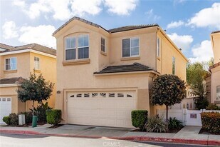 1949 Harmony Way in Vista, CA - Building Photo
