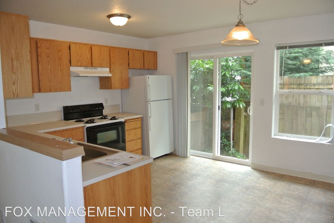 12008 SE Pine St-Unit -1-8 in Portland, OR - Building Photo