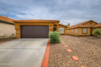 3633 W Camino De Caliope in Tucson, AZ - Building Photo - Building Photo