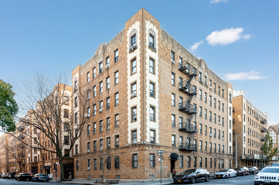 2199 Holland Ave in Bronx, NY - Building Photo