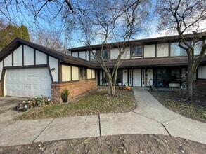 6556 Bella Vista Dr NE in Rockford, MI - Building Photo - Building Photo