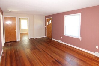 740 1/2-740 1/2 Sunset St in Iowa City, IA - Building Photo - Building Photo