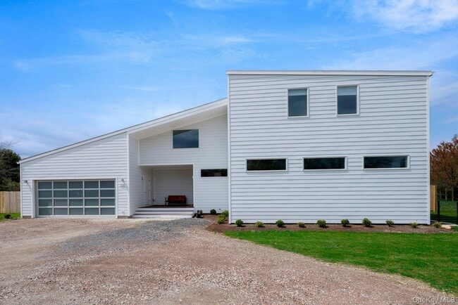 420 Old Farm Rd in Orient, NY - Building Photo - Building Photo