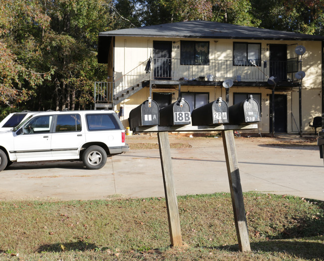 18-20 Bennett St in Newnan, GA - Building Photo - Building Photo