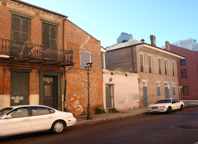 304 Burgundy St in New Orleans, LA - Building Photo - Building Photo