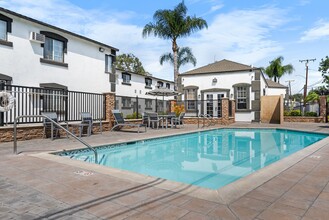 Somerset Apartments in Montebello, CA - Foto de edificio - Building Photo