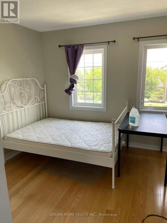 9868 McCowan Rd in Markham, ON - Building Photo