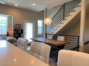 5820 Bryan Pkwy in Dallas, TX - Building Photo - Building Photo