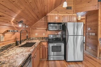 1277 Holiday Haven Ln in Gilbert, SC - Building Photo - Building Photo