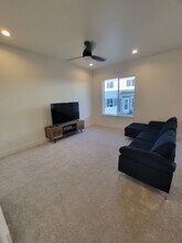 1752 N Festive Way in Eagle Mountain, UT - Foto de edificio - Building Photo
