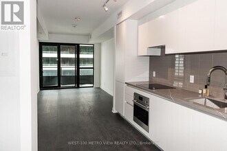 4015 The Exchange in Mississauga, ON - Building Photo - Building Photo