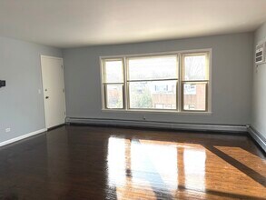 8222 Grand Ave in River Grove, IL - Foto de edificio - Building Photo