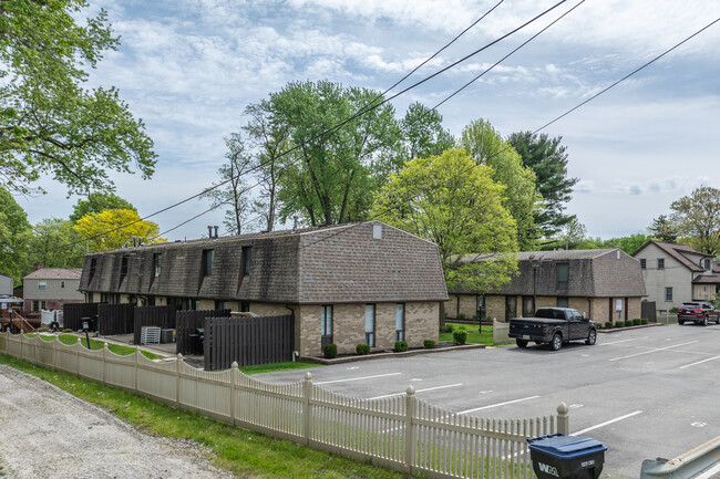 Park Ridge Manor Condos in Coraopolis, PA - Building Photo - Building Photo