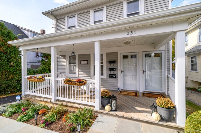 231 Flax Hill Rd in Norwalk, CT - Building Photo - Building Photo