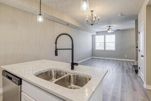 27405 E Oak View Dr in Lee's Summit, MO - Building Photo