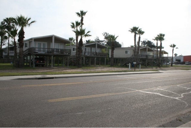 522 W Avenue G in Port Aransas, TX - Foto de edificio