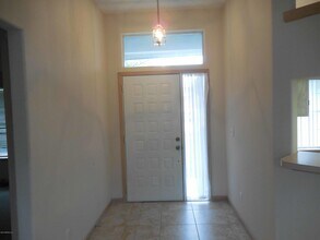 2024 Hovington Cir W in Jacksonville, FL - Building Photo - Building Photo
