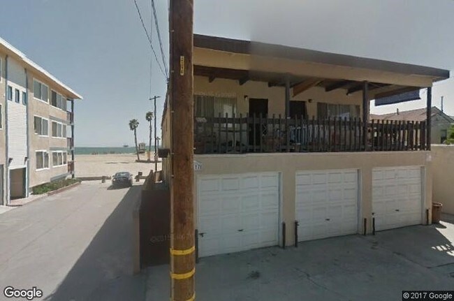 1117 Seal Way in Seal Beach, CA - Foto de edificio - Building Photo