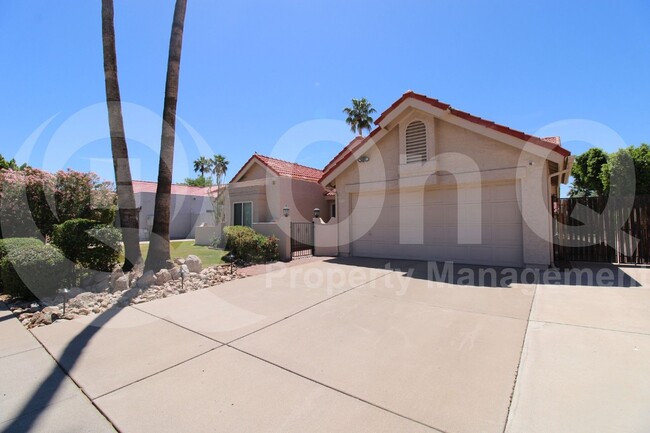 11115 E Mercer Ln in Scottsdale, AZ - Building Photo - Building Photo