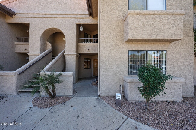 9430 E Mission Ln in Scottsdale, AZ - Foto de edificio - Building Photo