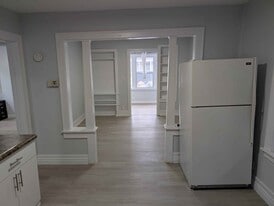 826 Ellrose Ave in Windsor, ON - Building Photo