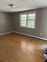 16 Maylane Dr, Unit 16 in Salem, NH - Foto de edificio - Building Photo