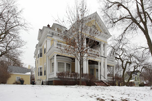 Heritage Hill Fringe Apartments