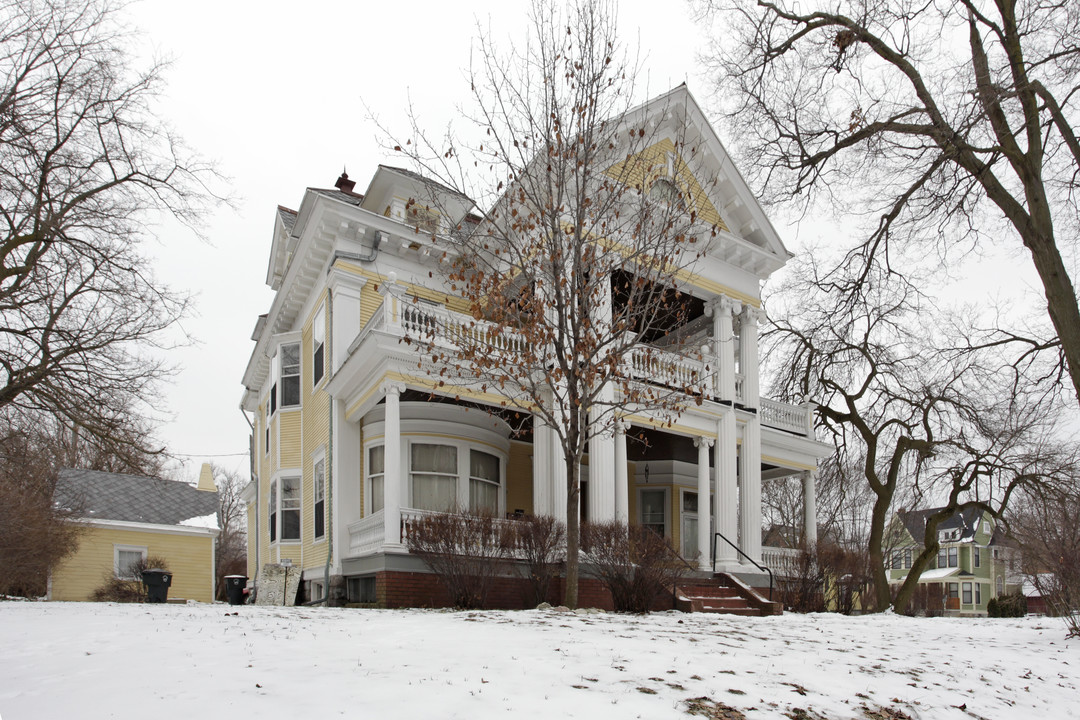 Heritage Hill Fringe in Grand Rapids, MI - Building Photo