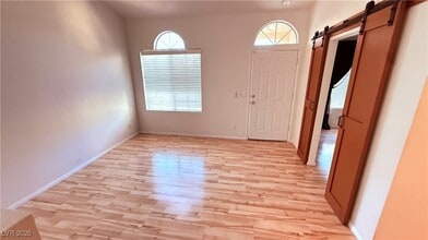 5909 April Ln in Las Vegas, NV - Building Photo - Building Photo