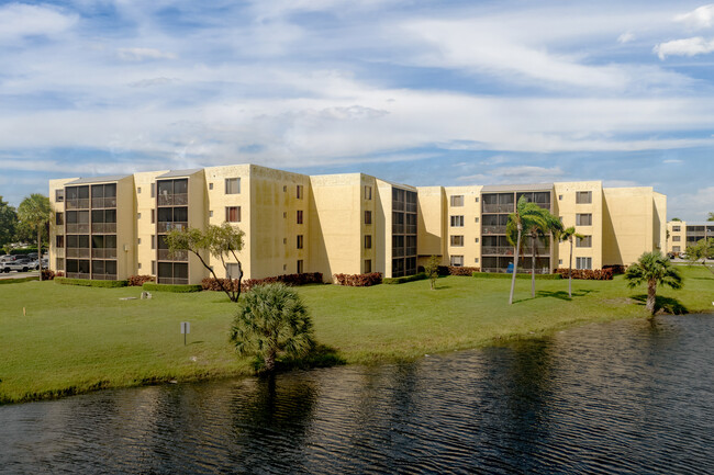 Somerset Grove @ Somerset 4 & 5 in Lauderdale Lakes, FL - Building Photo - Building Photo