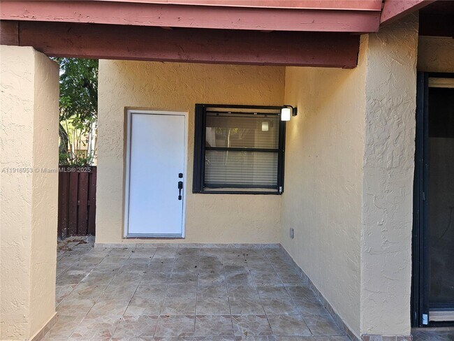 311 W Park Dr in Miami, FL - Building Photo - Building Photo