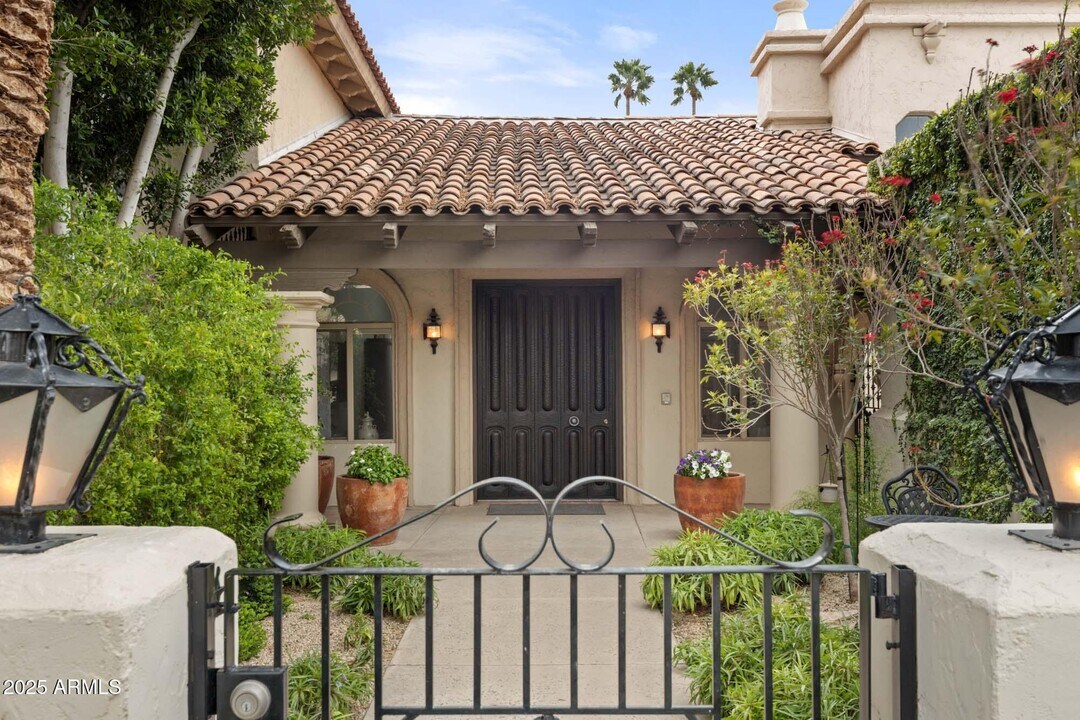 6701 N Scottsdale Rd in Scottsdale, AZ - Building Photo