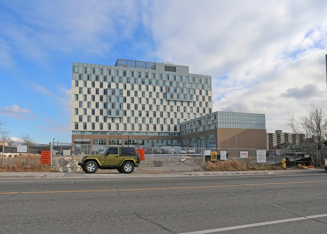 100 Bond Street East in Oshawa, ON - Building Photo - Building Photo