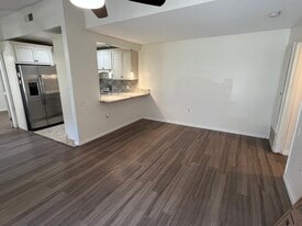 19156 Avenue of the Oaks, Unit B in Santa Clarita, CA - Building Photo
