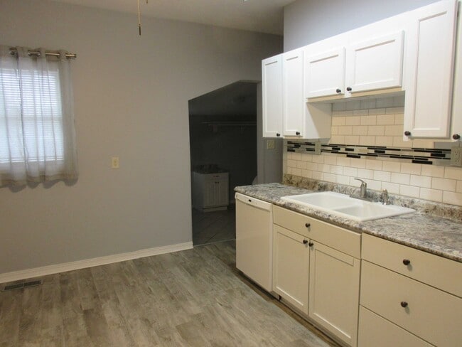 301 N Main St in South Whitley, IN - Building Photo - Building Photo