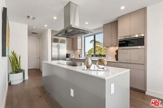 728 N Sweetzer Ave in Los Angeles, CA - Building Photo - Building Photo