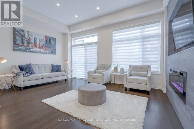 131 Lebovic Campus Dr in Vaughan, ON - Building Photo - Building Photo
