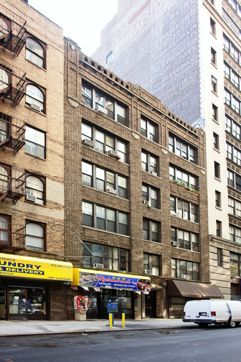 165 W 26th St in New York, NY - Building Photo