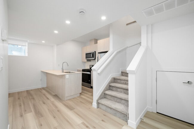 8664-8677 77 St NW in Edmonton, AB - Building Photo - Building Photo