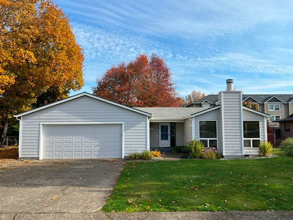 253 Marr Ct N in Monmouth, OR - Building Photo