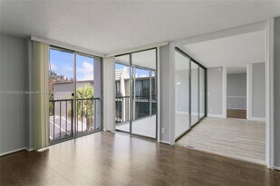 501 SW 11th Pl in Boca Raton, FL - Building Photo