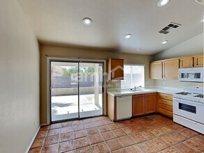 117 Windy Creek Ave in Las Vegas, NV - Building Photo - Building Photo