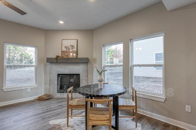 2917 S Harvard Ave in Independence, MO - Foto de edificio - Building Photo