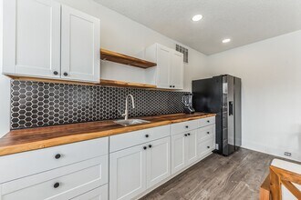 Vivo Living Charlotte (Tryon) in Charlotte, NC - Building Photo - Building Photo