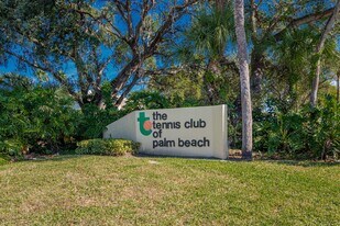 2828 Tennis Club Dr in West Palm Beach, FL - Building Photo