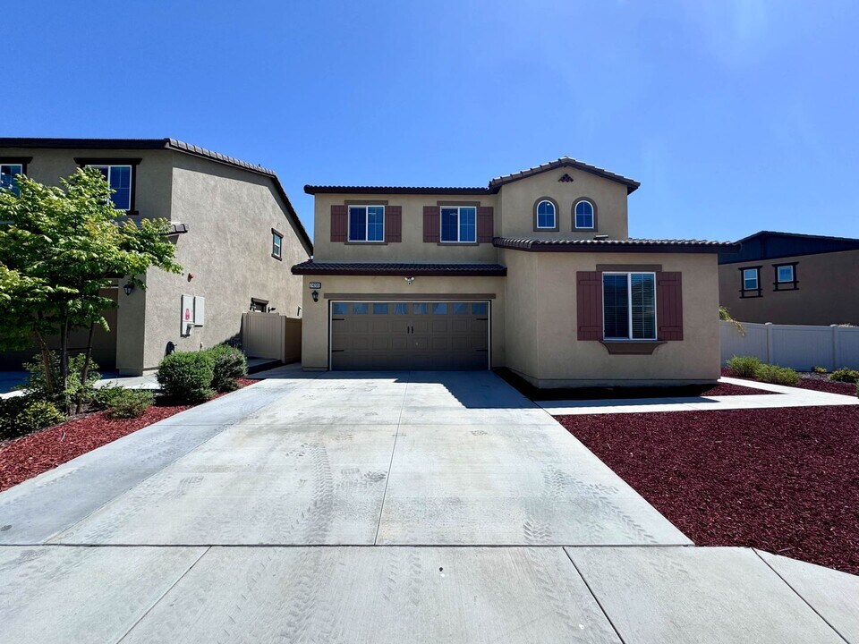 24200 Blackberry St in Murrieta, CA - Building Photo